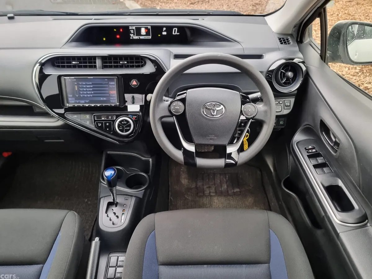 Toyota Aqua Hatchback, Petrol Hybrid, 2019, White