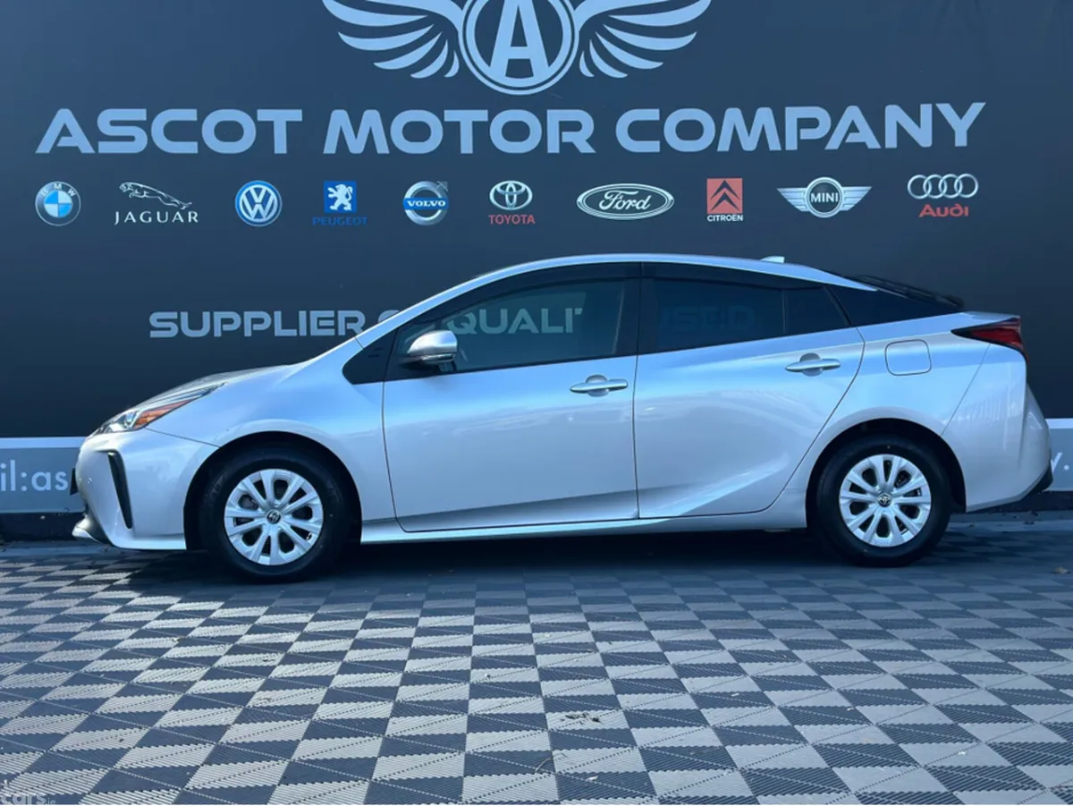 Toyota Prius Saloon, Petrol Hybrid, 2021, Silver