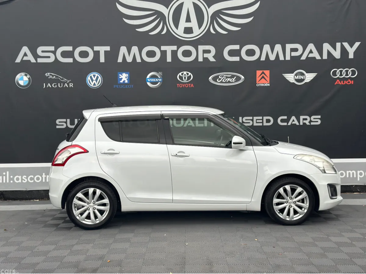 Suzuki Swift Hatchback, Petrol, 2013, White
