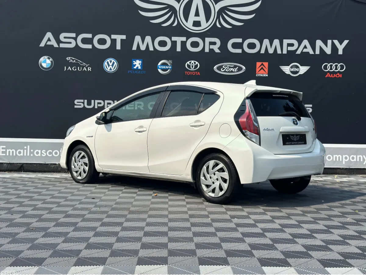 Toyota Aqua Hatchback, Petrol Hybrid, 2015, White