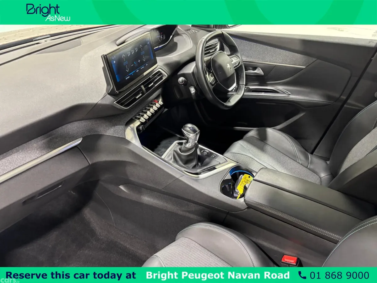 Peugeot 5008 MPV, Diesel, 2021, Brown