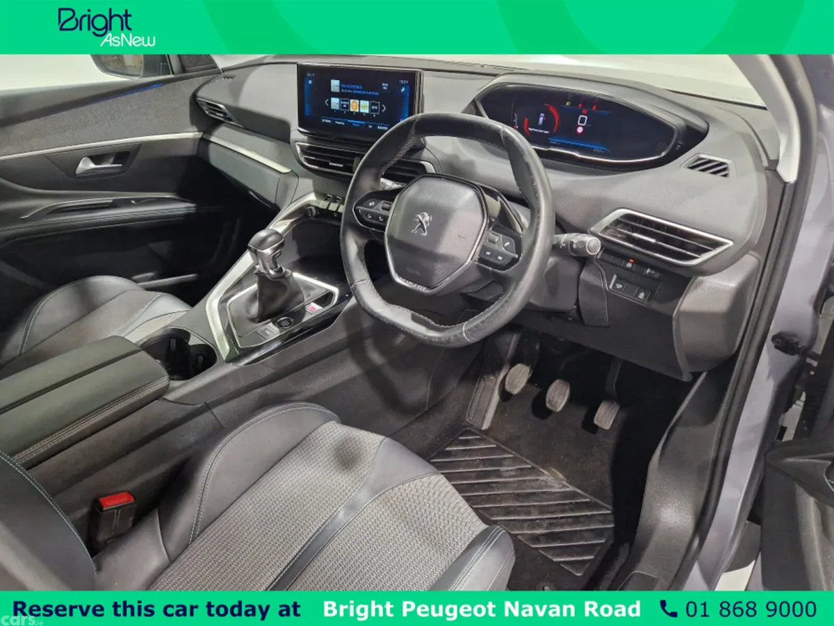 Peugeot 5008 MPV, Petrol, 2022, Silver