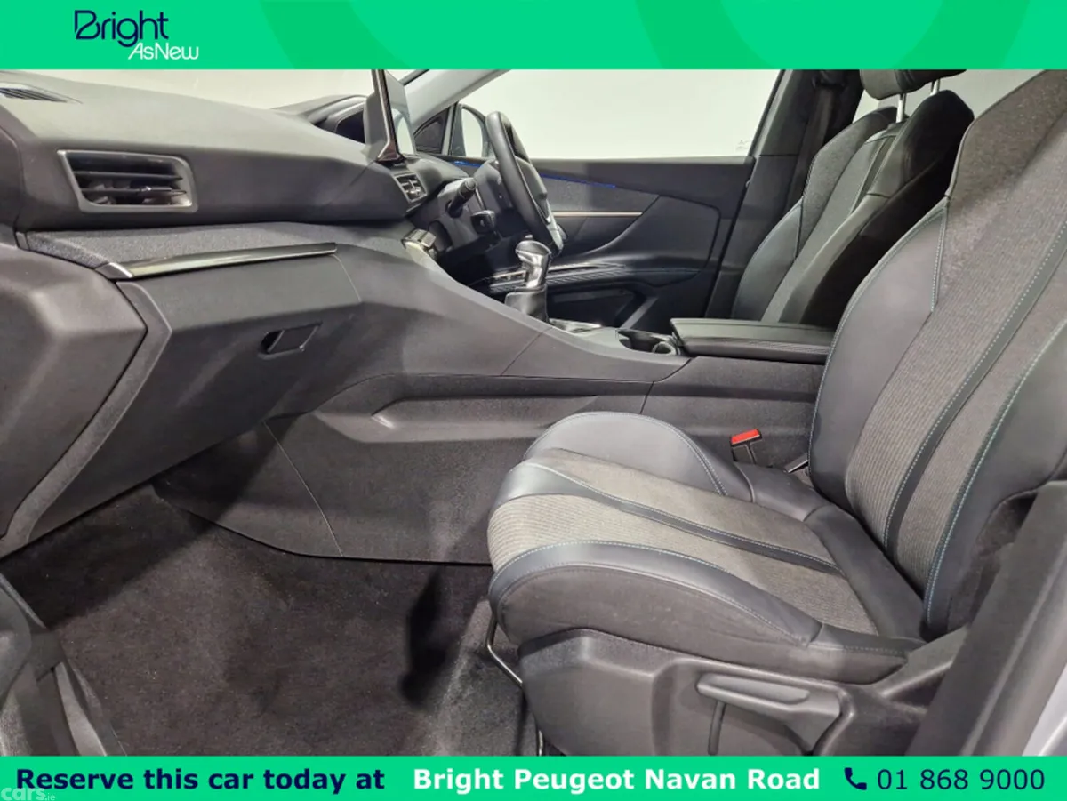Peugeot 5008 MPV, Petrol, 2022, Silver