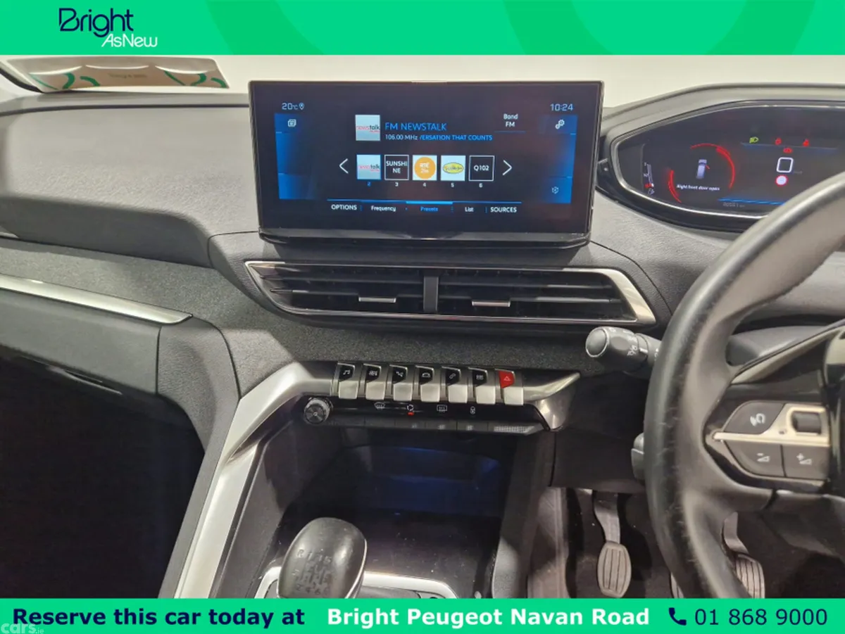 Peugeot 5008 MPV, Petrol, 2022, Silver