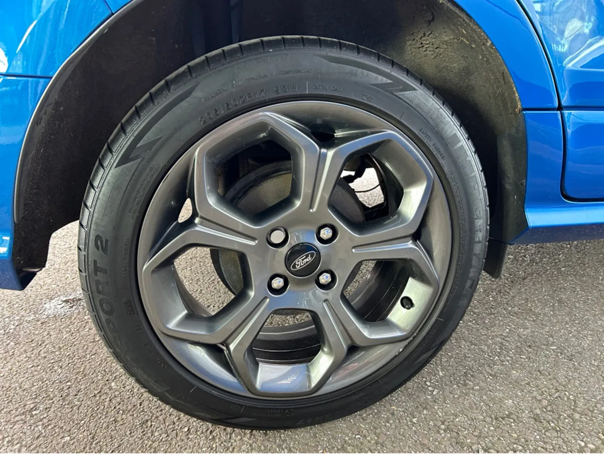 Ford EcoSport Hatchback, Petrol, 2020, Blue
