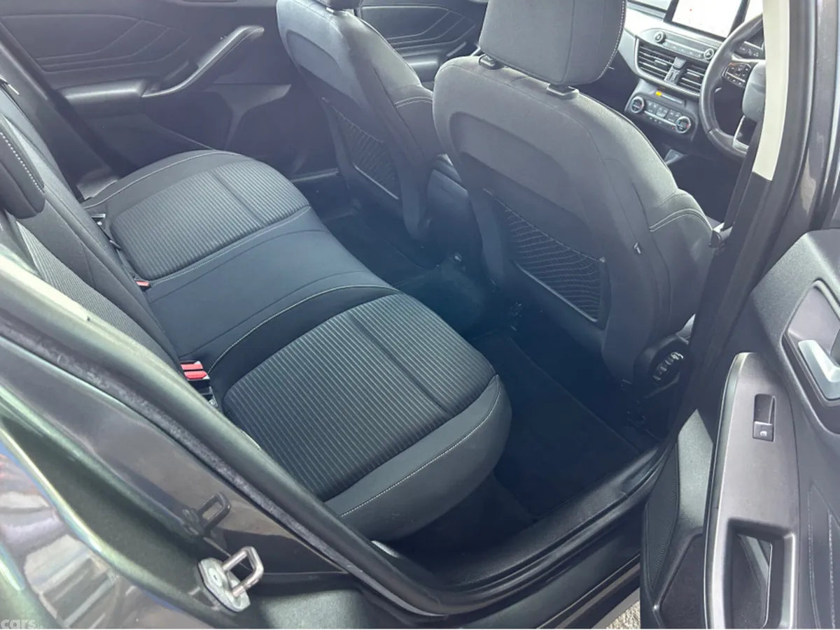 Ford Focus Hatchback, Diesel, 2019, Grey