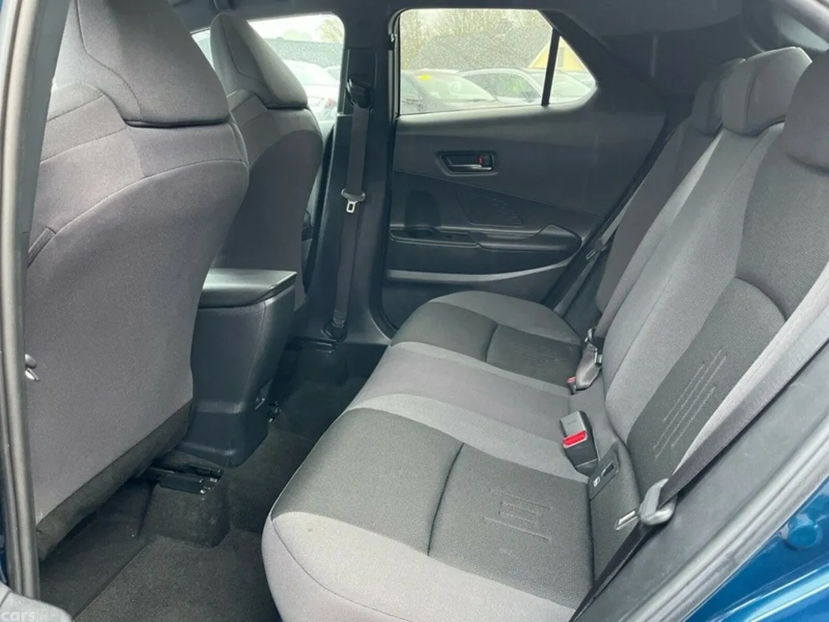 Toyota C-HR SUV, Petrol Hybrid, 2025, Blue