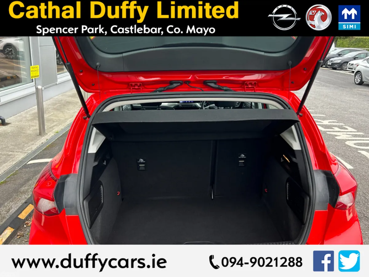 Ford Focus Hatchback, Petrol, 2020, Red