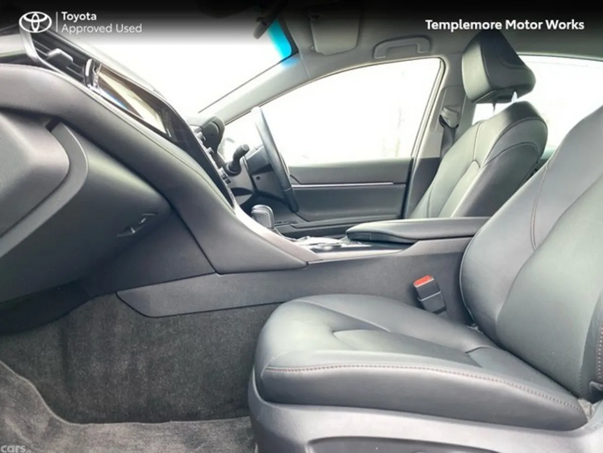 Toyota Camry Saloon, Petrol Hybrid, 2020, Blue