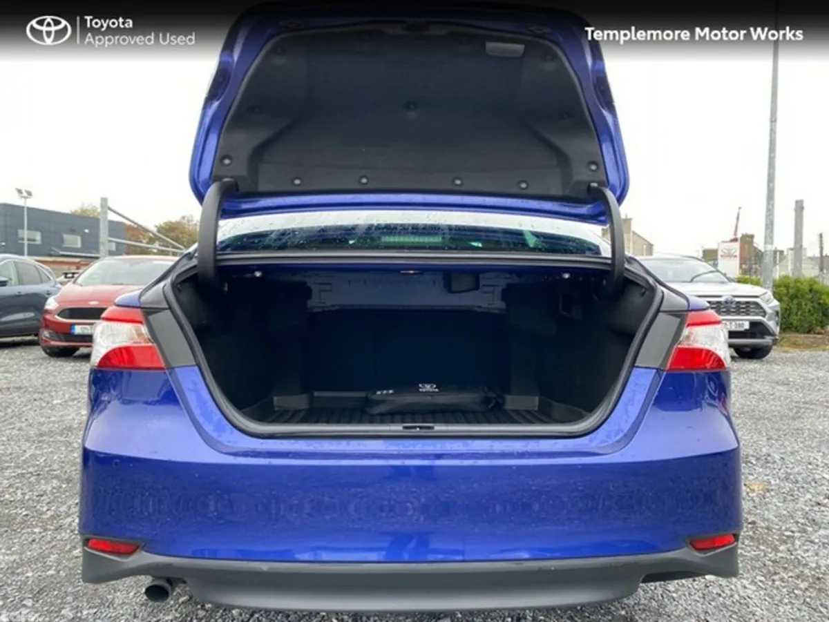 Toyota Camry Saloon, Petrol Hybrid, 2020, Blue