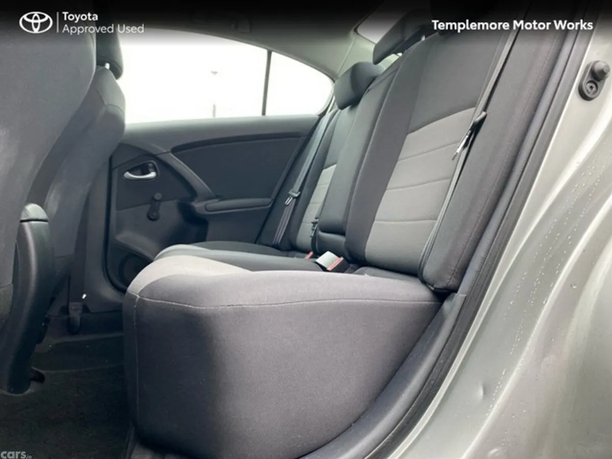 Toyota Avensis Saloon, Diesel, 2015, Grey