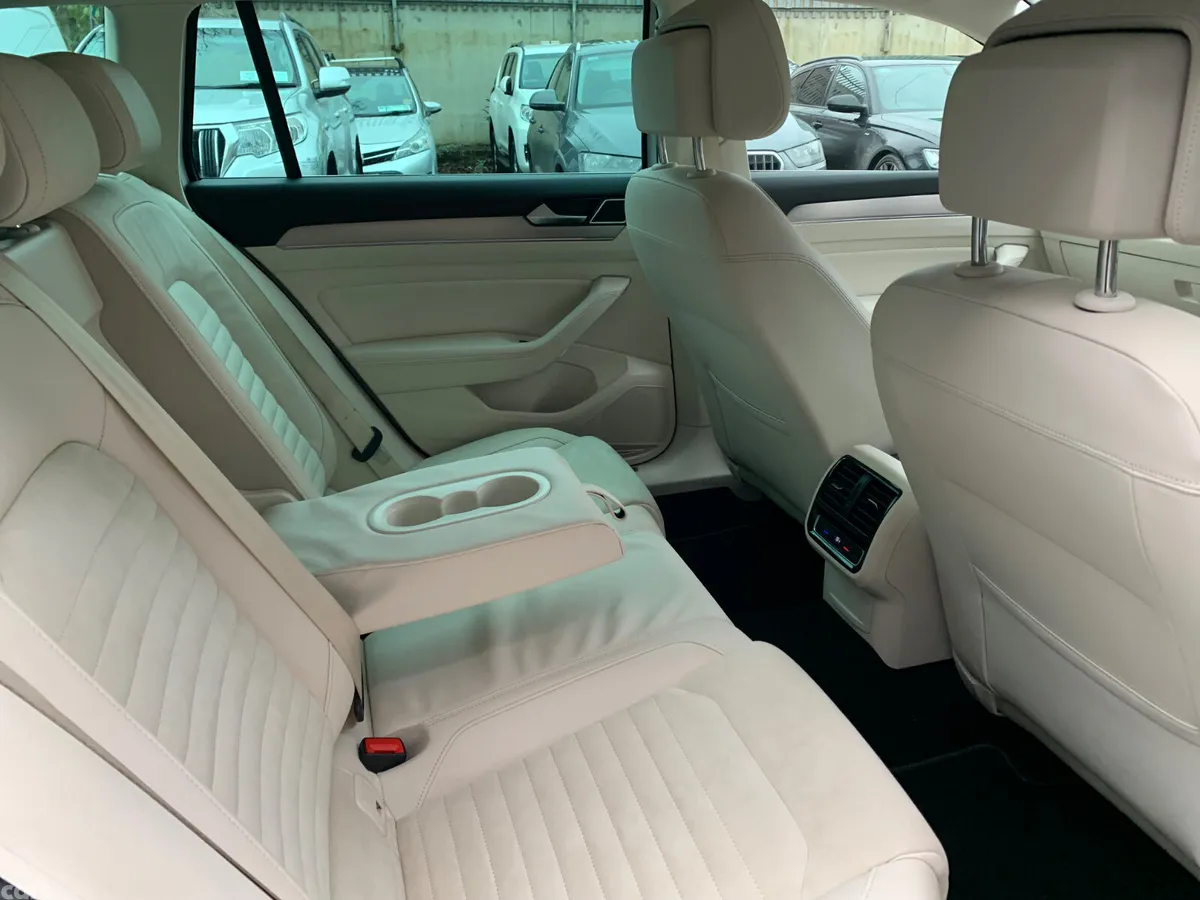 Volkswagen Passat Estate, Diesel, 2019, White
