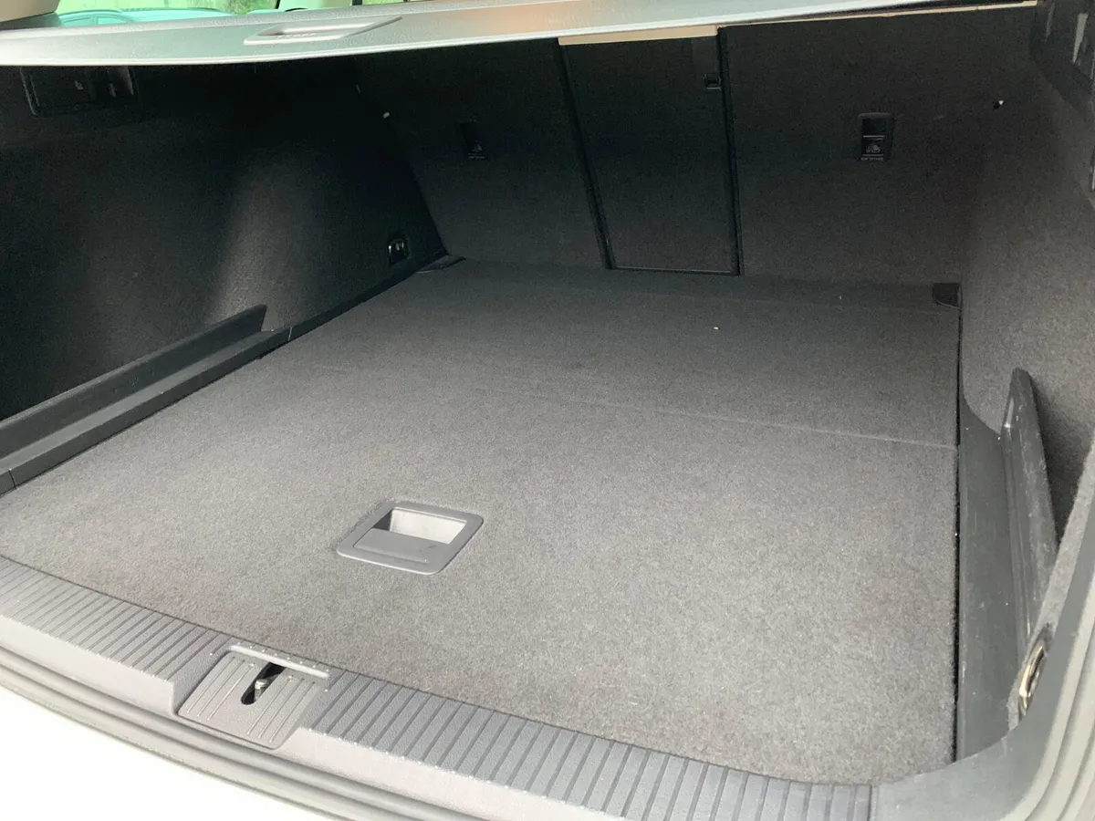 Volkswagen Passat Estate, Diesel, 2019, White
