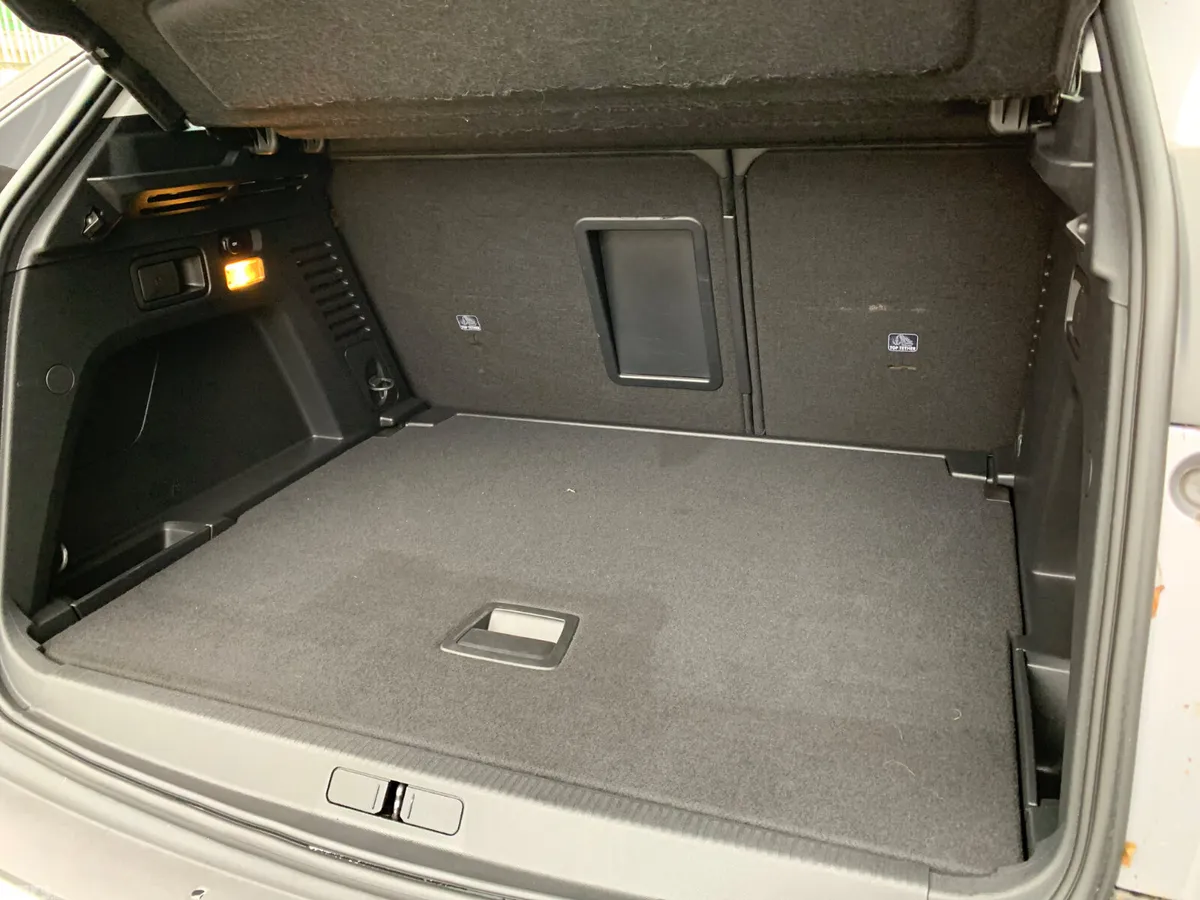 Peugeot 3008 MPV, Diesel, 2019, Grey