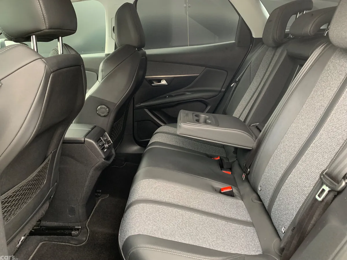 Peugeot 3008 MPV, Diesel, 2019, Grey