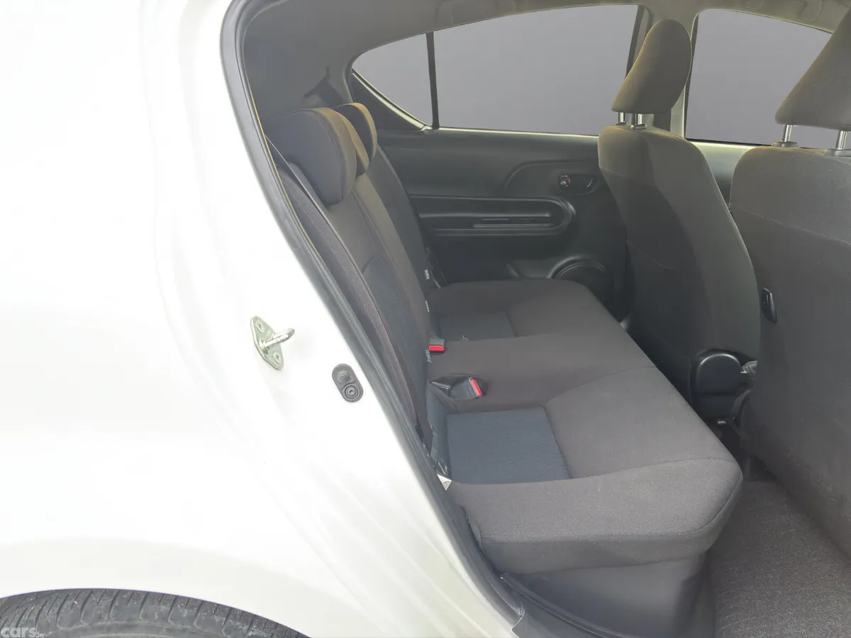 Toyota Aqua Hatchback, Petrol Hybrid, 2018, White
