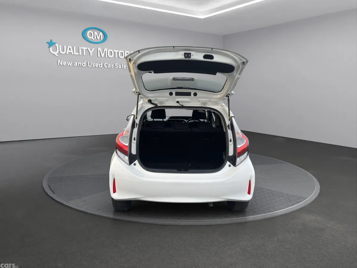 Toyota Aqua Hatchback, Petrol Hybrid, 2018, White