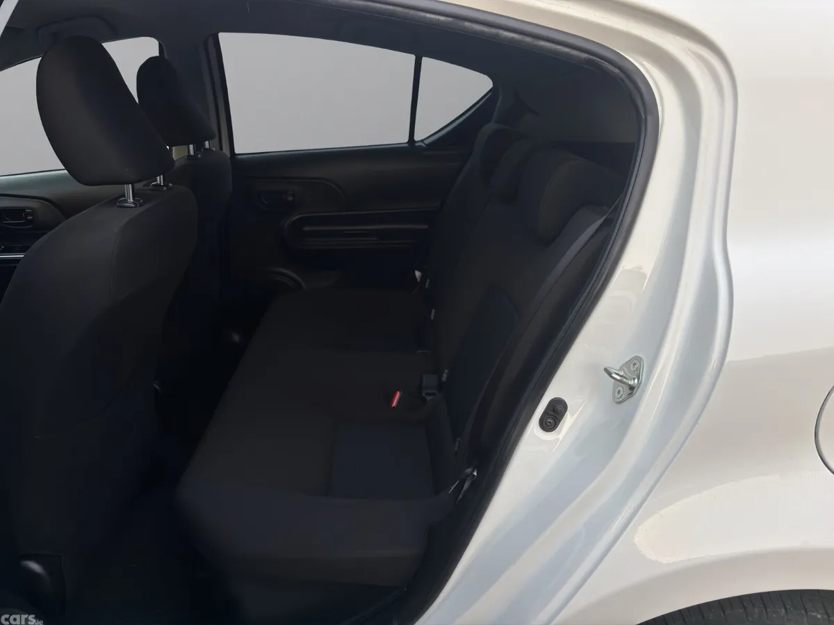 Toyota Aqua Hatchback, Petrol Hybrid, 2018, White