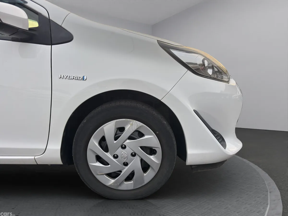 Toyota Aqua Hatchback, Petrol Hybrid, 2018, White