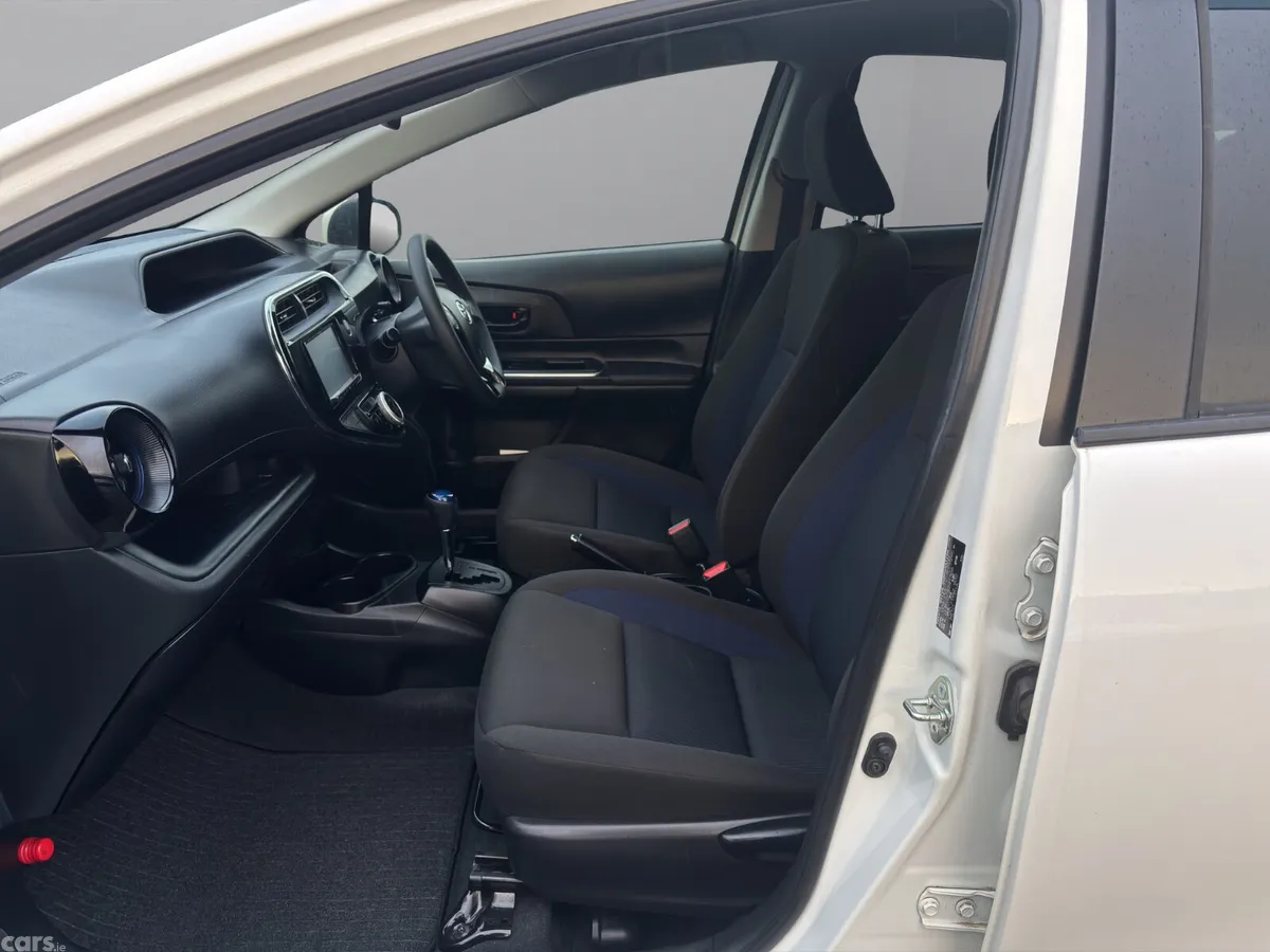 Toyota Aqua Hatchback, Petrol Hybrid, 2018, White
