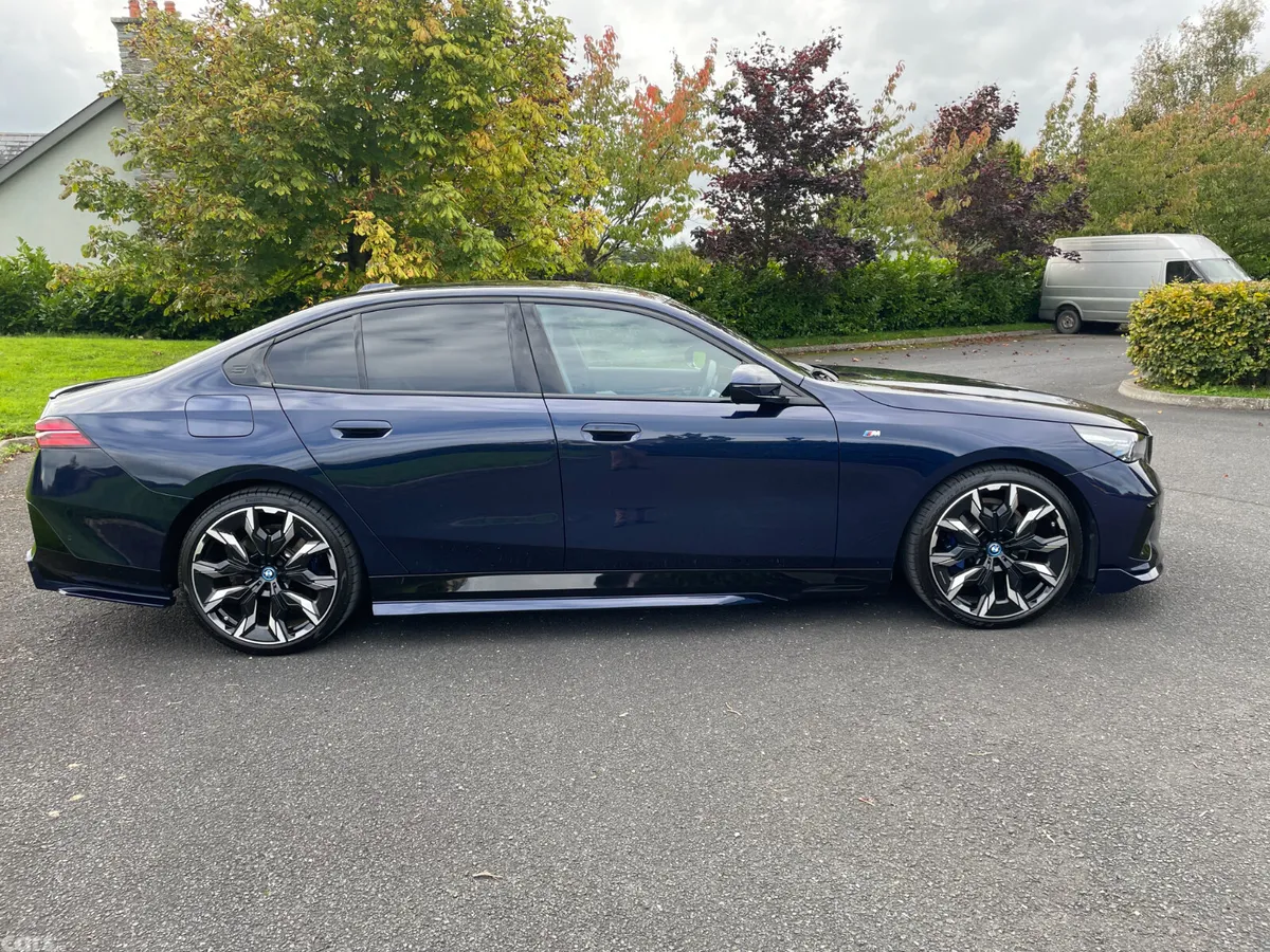 BMW 5-Series Saloon, Petrol Hybrid, 2024, Blue