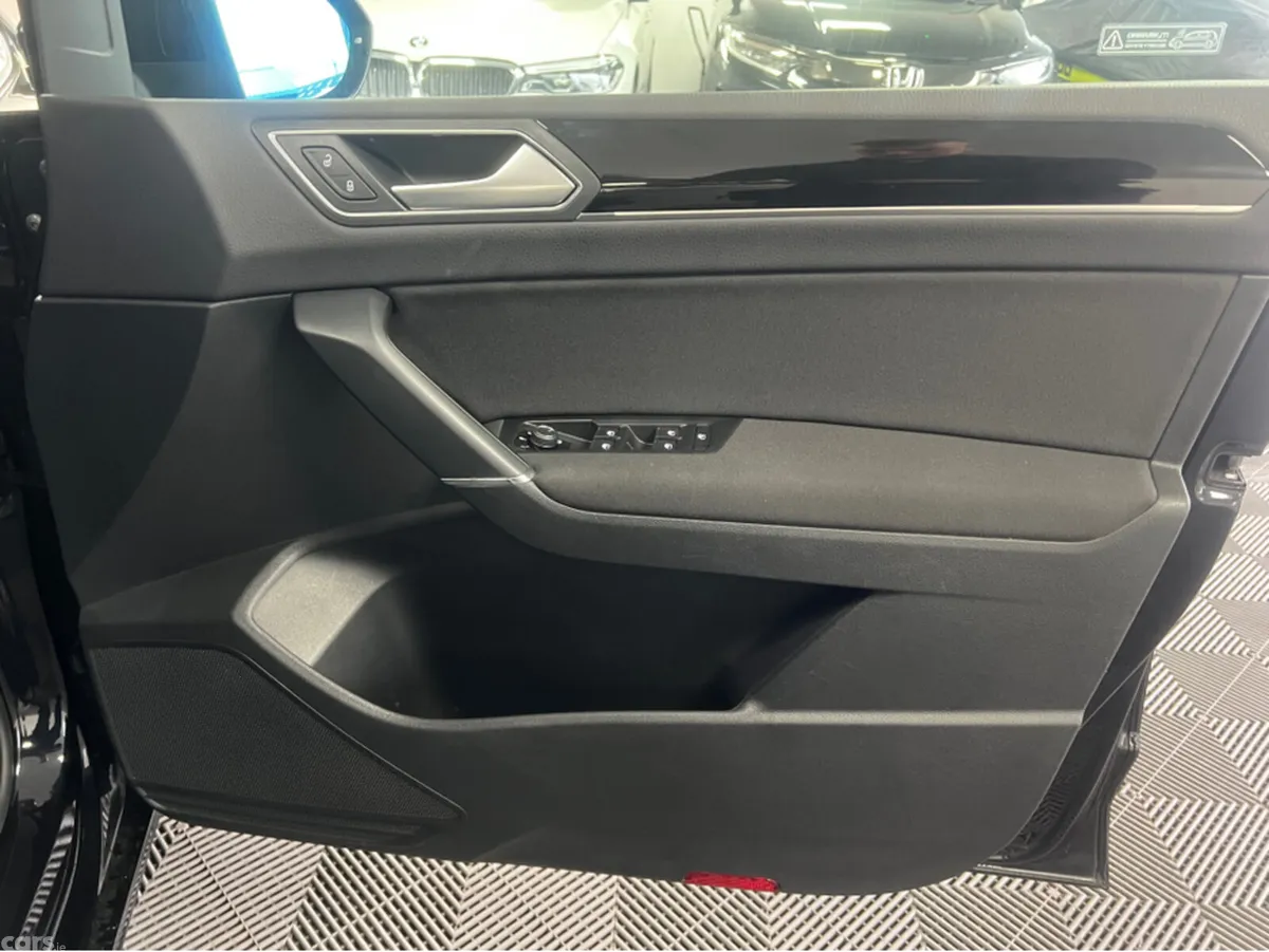 Volkswagen Touran SUV, Diesel, 2019, Black