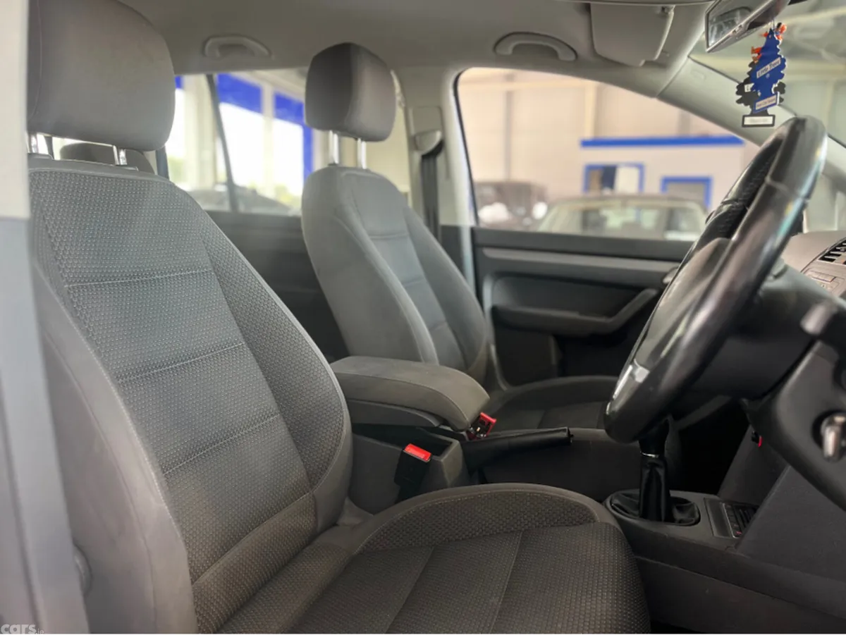 Volkswagen Touran MPV, Diesel, 2014, Blue