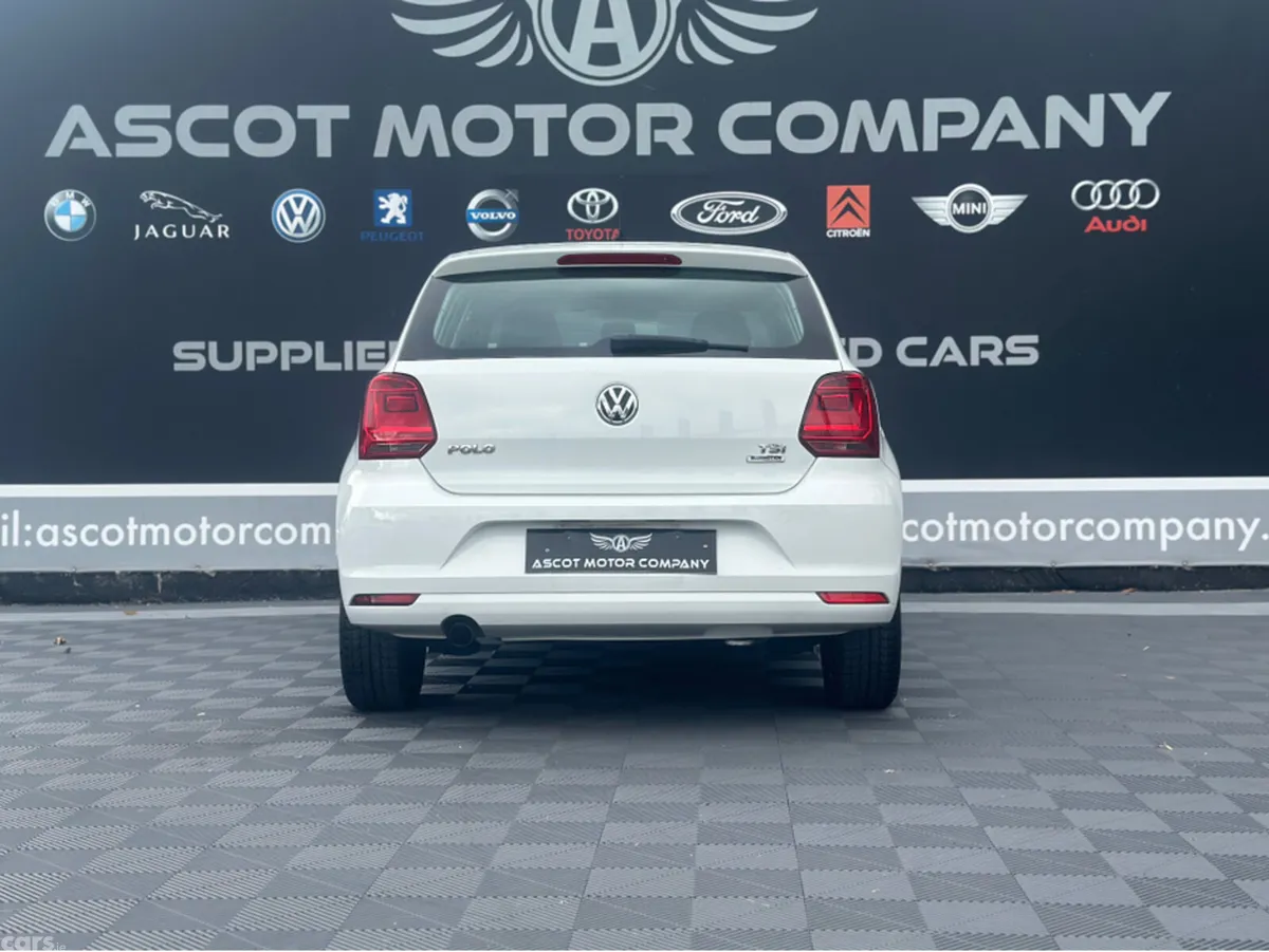 Volkswagen Polo Hatchback, Petrol, 2014, White
