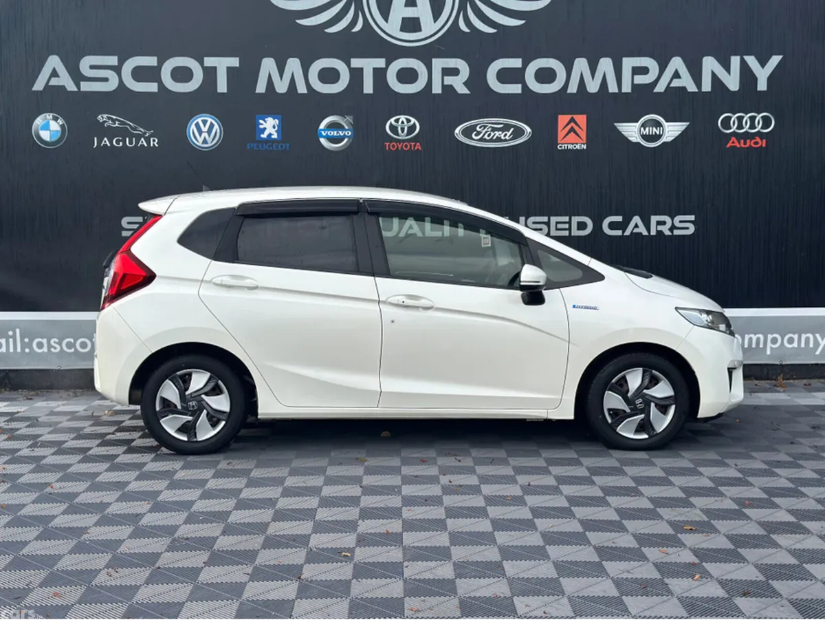 Honda Fit Hatchback, Petrol Hybrid, 2014, White