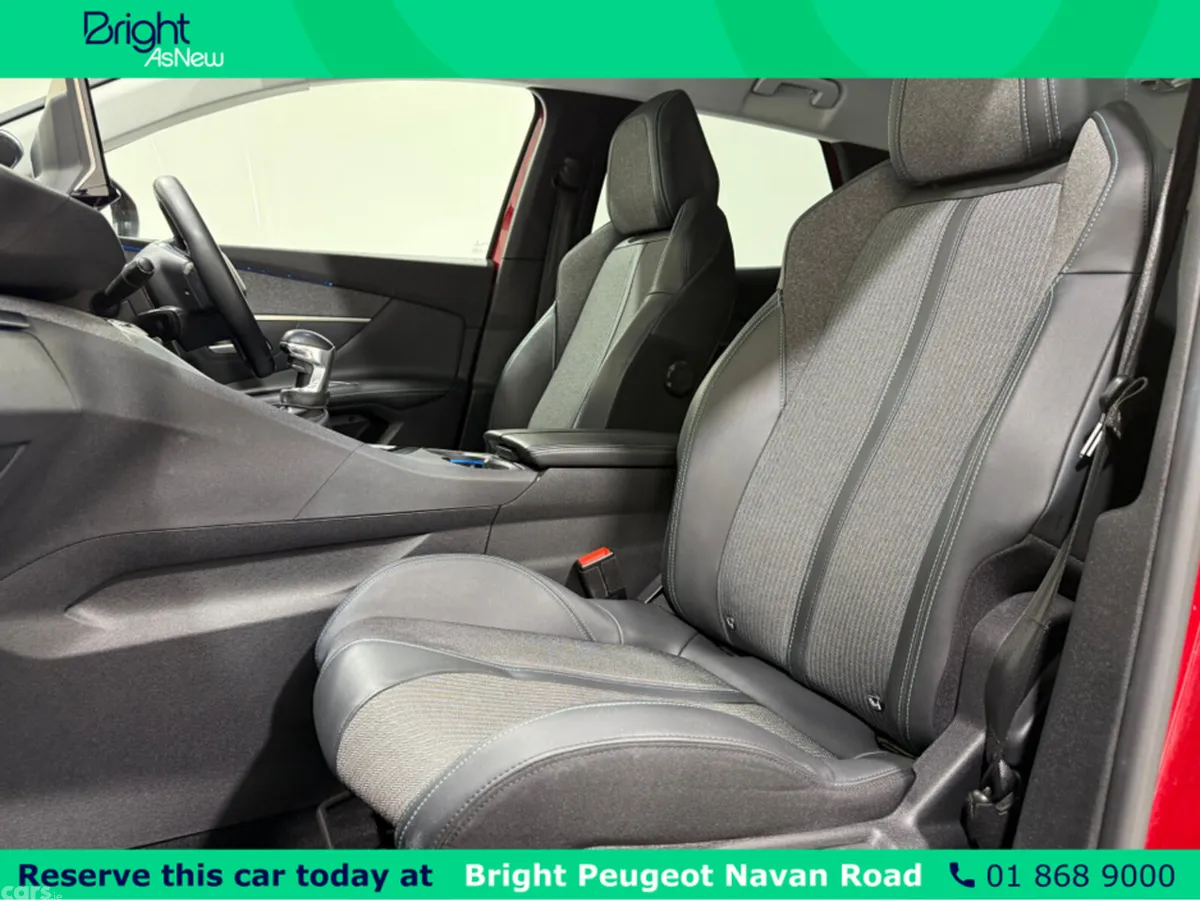 Peugeot 3008 MPV, Petrol, 2021, Red