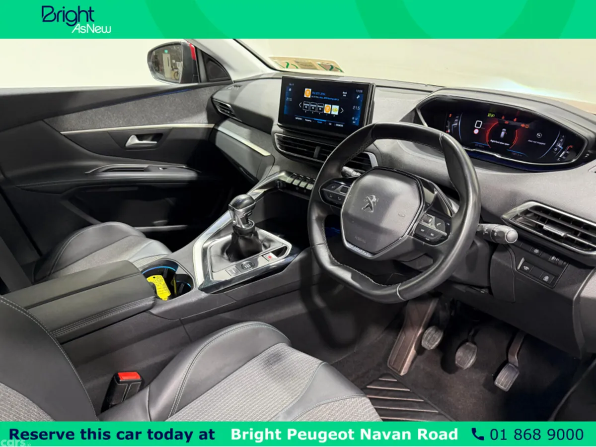 Peugeot 3008 MPV, Petrol, 2021, Red
