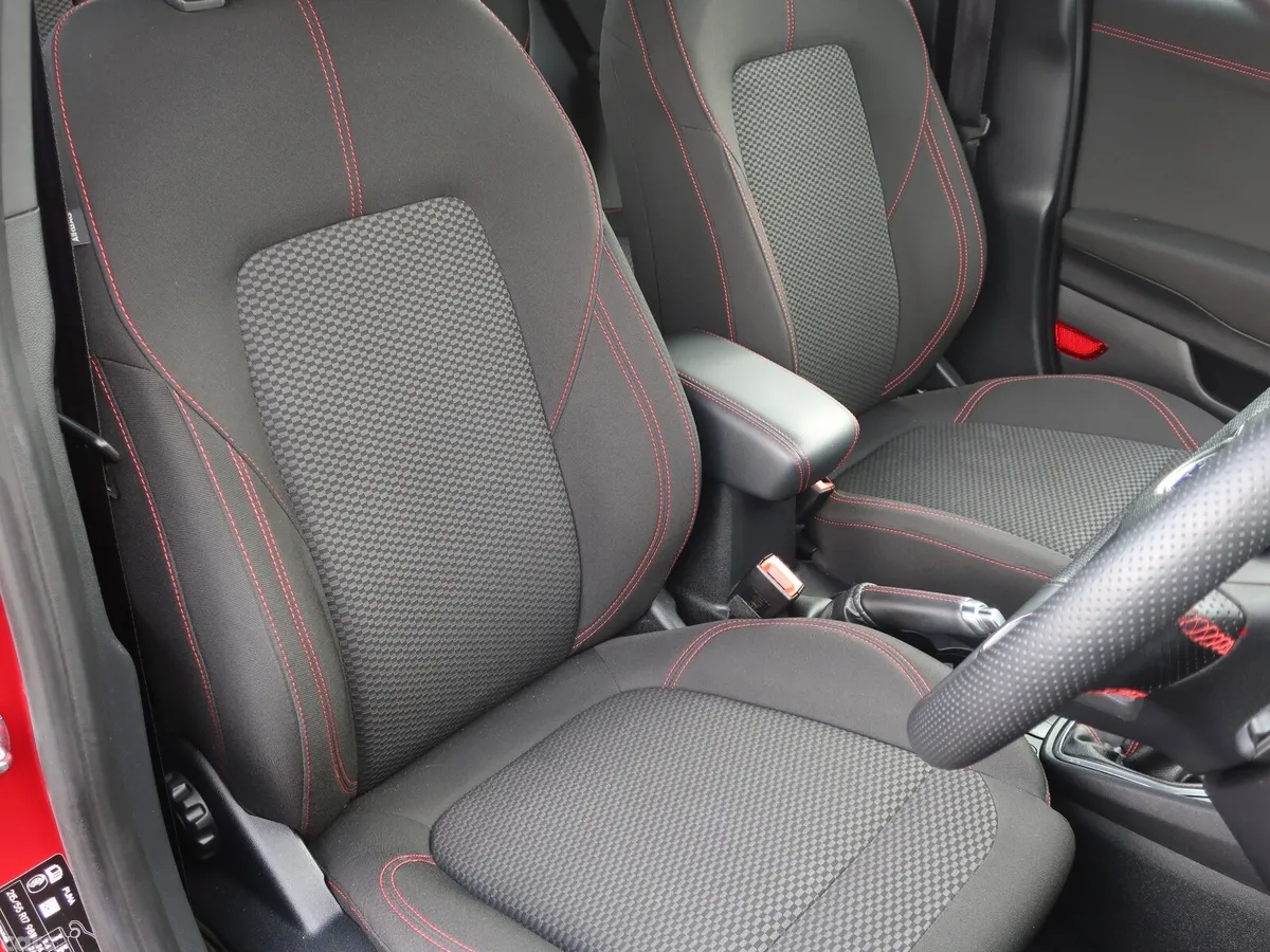 Ford Puma MPV, Petrol Hybrid, 2023, Red