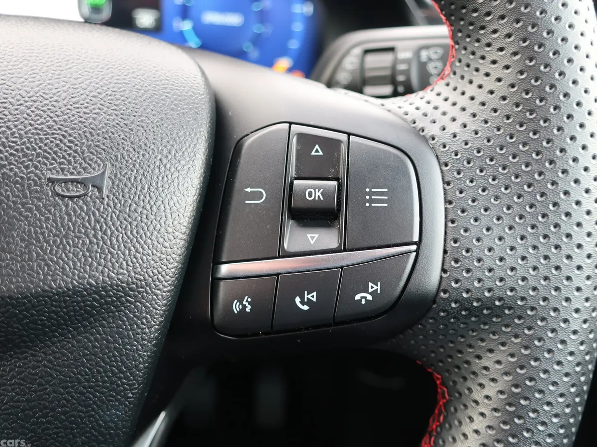 Ford Puma MPV, Petrol Hybrid, 2023, Red