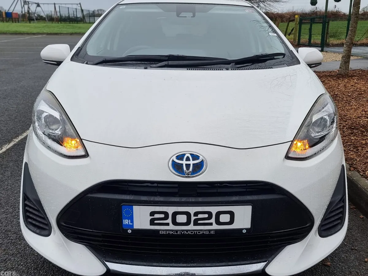 Toyota Aqua Hatchback, Petrol Hybrid, 2020, White