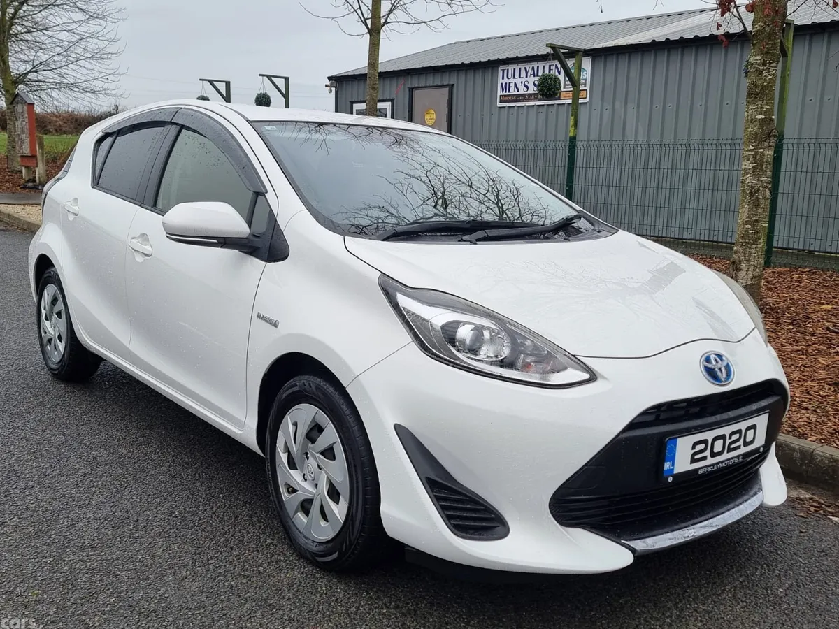 Toyota Aqua Hatchback, Petrol Hybrid, 2020, White