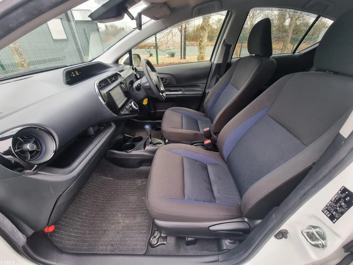 Toyota Aqua Hatchback, Petrol Hybrid, 2020, White