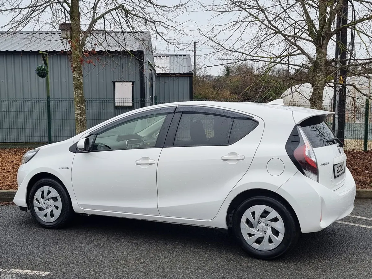 Toyota Aqua Hatchback, Petrol Hybrid, 2020, White