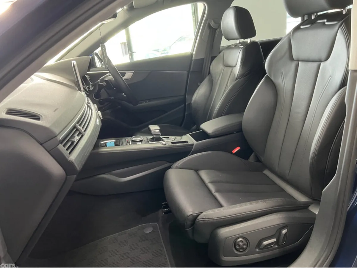 Audi A4 Estate, Petrol, 2019, Blue