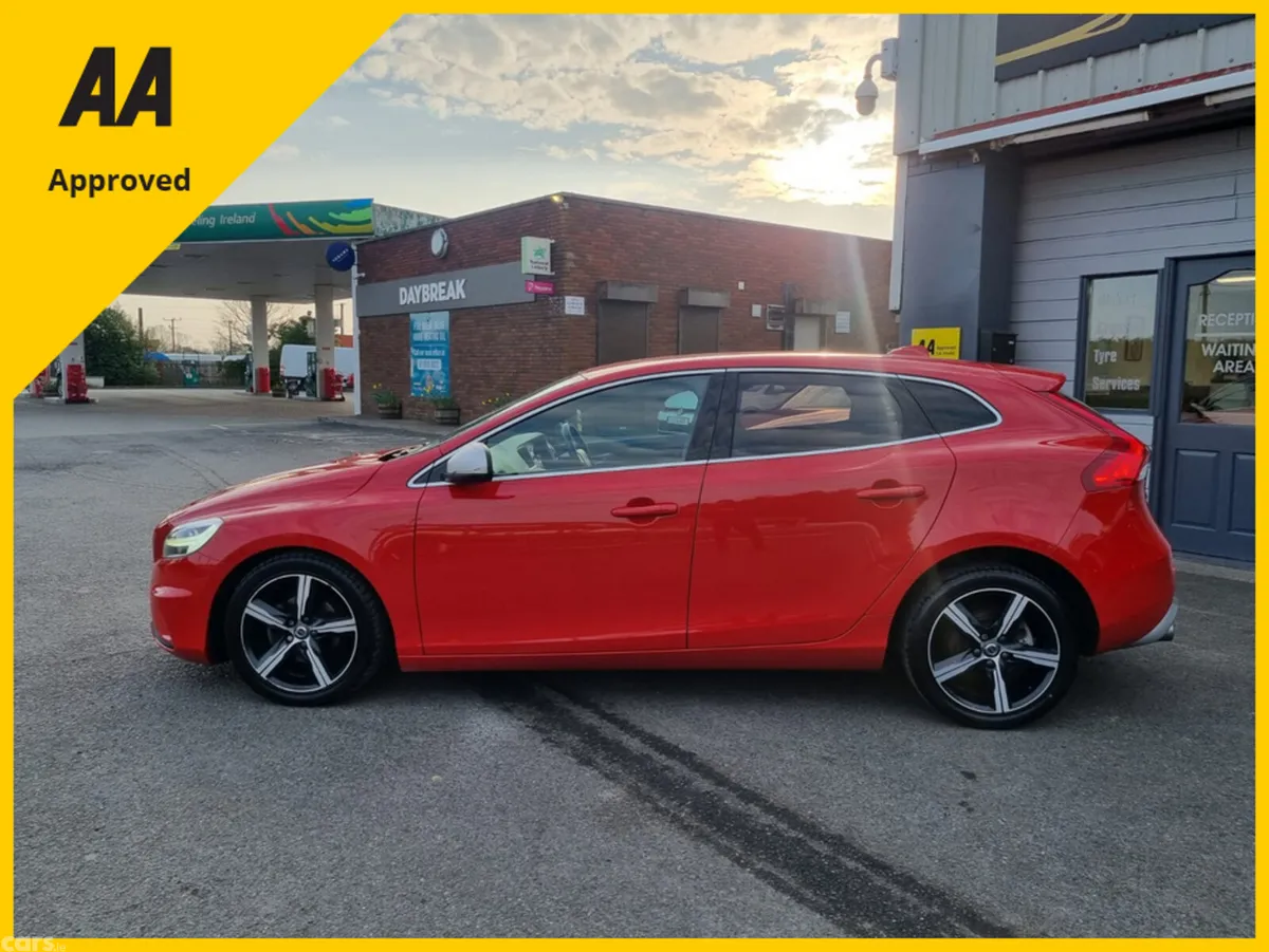 Volvo V40 Hatchback, Diesel, 2016, Red