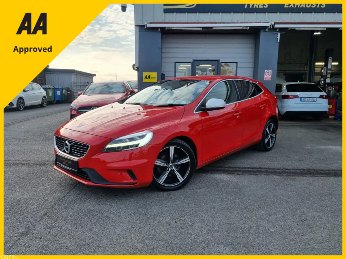 Volvo V40 Hatchback, Diesel, 2016, Red