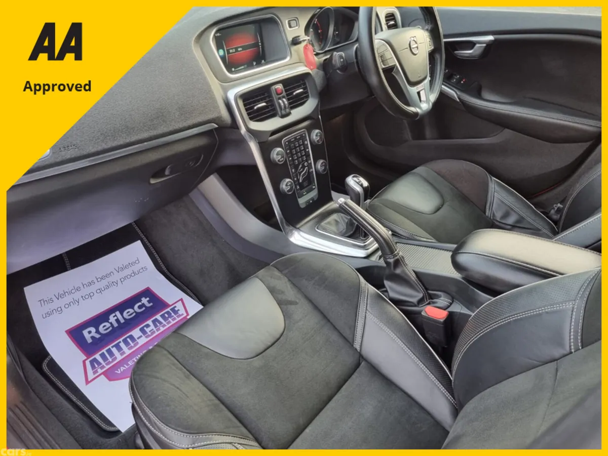 Volvo V40 Hatchback, Diesel, 2016, Red