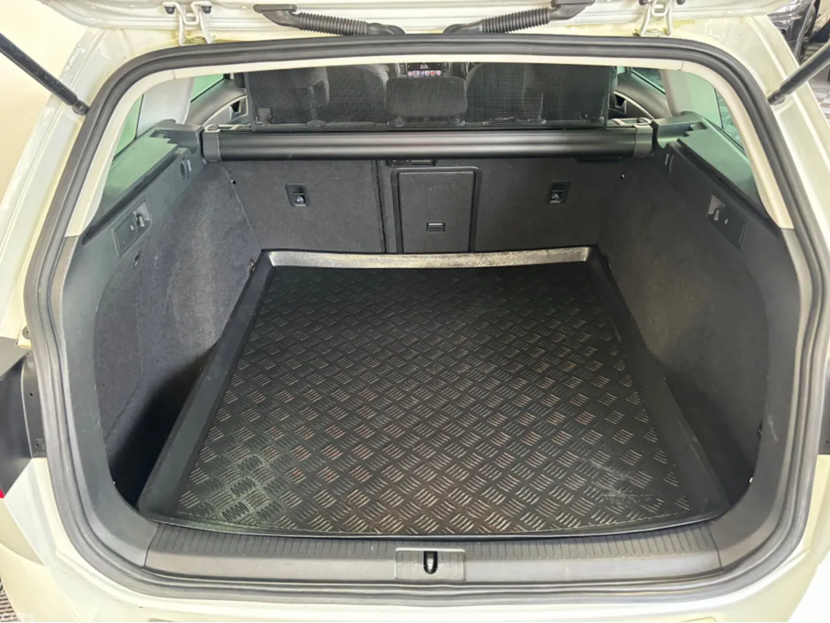 Volkswagen Golf Estate, Petrol, 2014, White