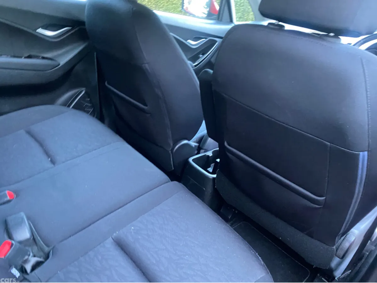 Hyundai ix20 Hatchback, Petrol, 2017, Red