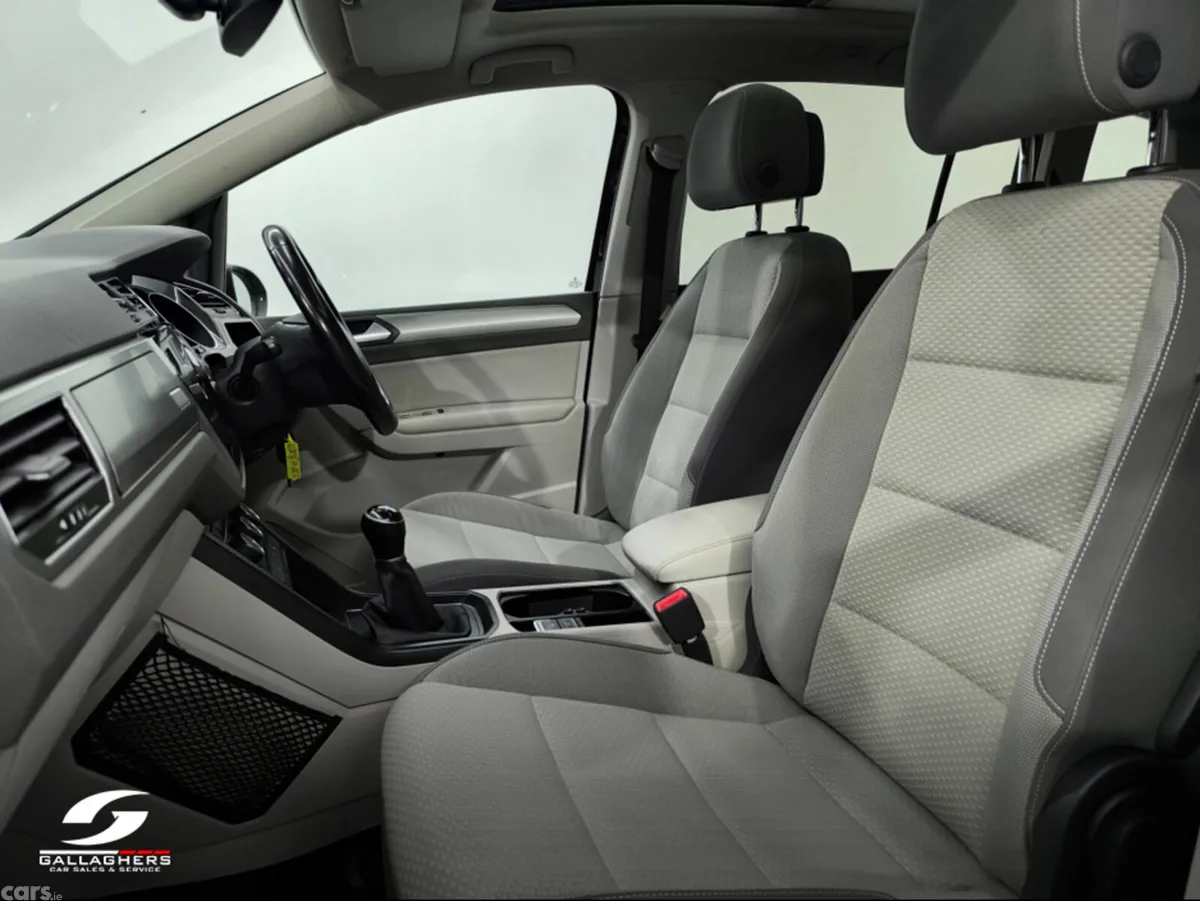 Volkswagen Touran MPV, Diesel, 2018, Black