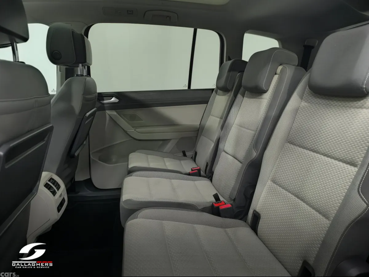 Volkswagen Touran MPV, Diesel, 2018, Black