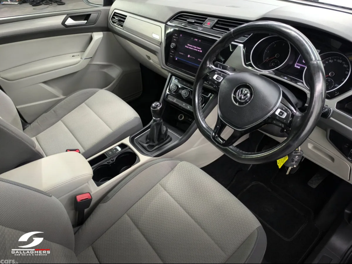 Volkswagen Touran MPV, Diesel, 2018, Black