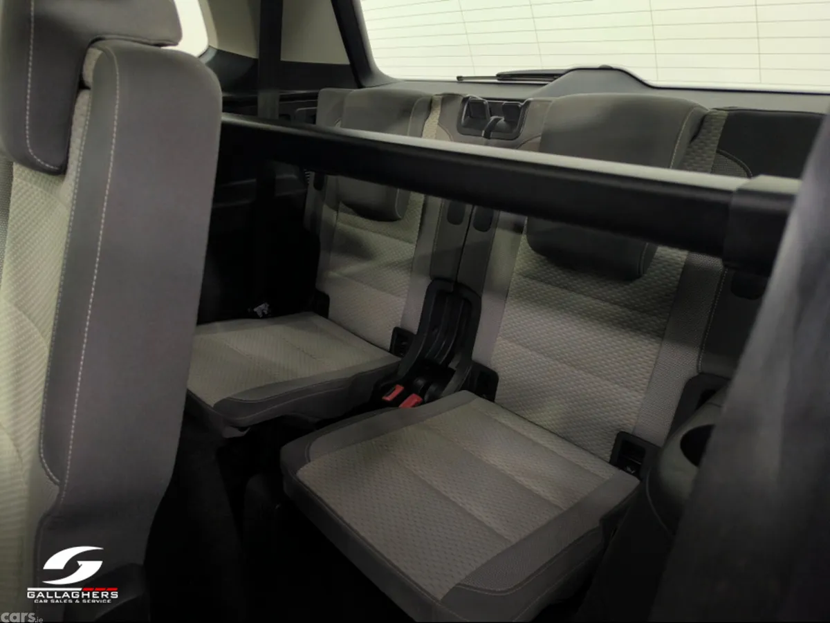 Volkswagen Touran MPV, Diesel, 2018, Black