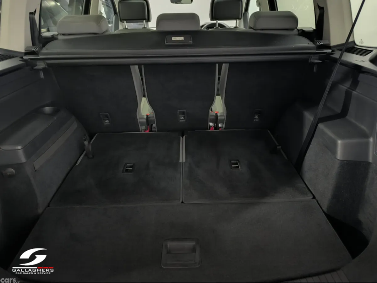 Volkswagen Touran MPV, Diesel, 2018, Black