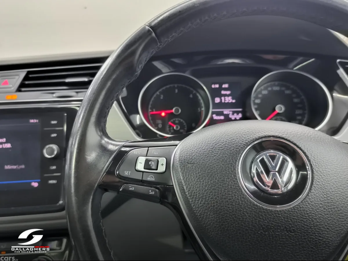 Volkswagen Touran MPV, Diesel, 2018, Black