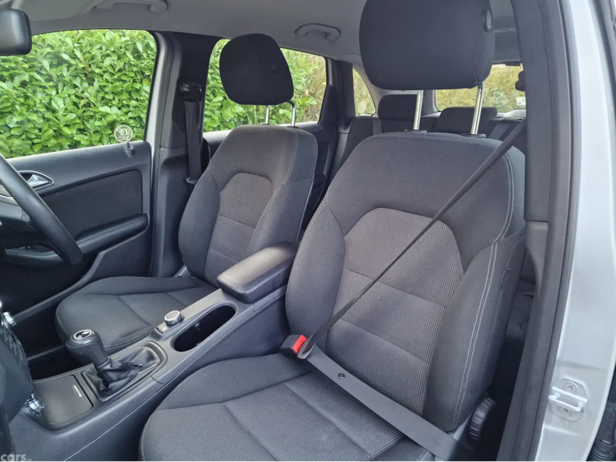 Mercedes-Benz B-Class Hatchback, Diesel, 2012, Silver